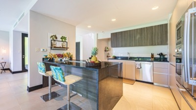 The kitchen island and its breakfast stools