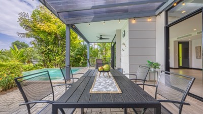 The covered terrace and its dining table